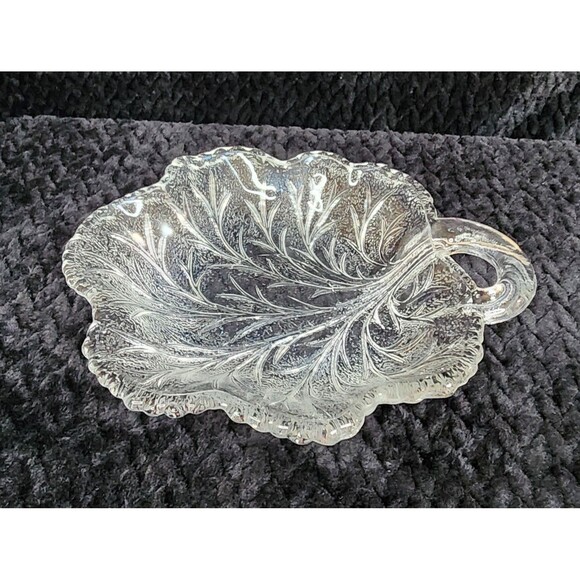 Indiana Glass Pebble Leaf Dishes Set of 4 | Clear Pressed Glass Leaf Plates 1960 - Picture 7 of 11
